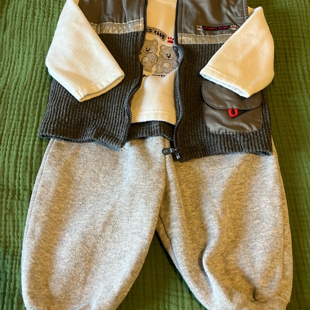 Baby Q 12 Months Gently Worn Gray and White Infant 3 Piece Set